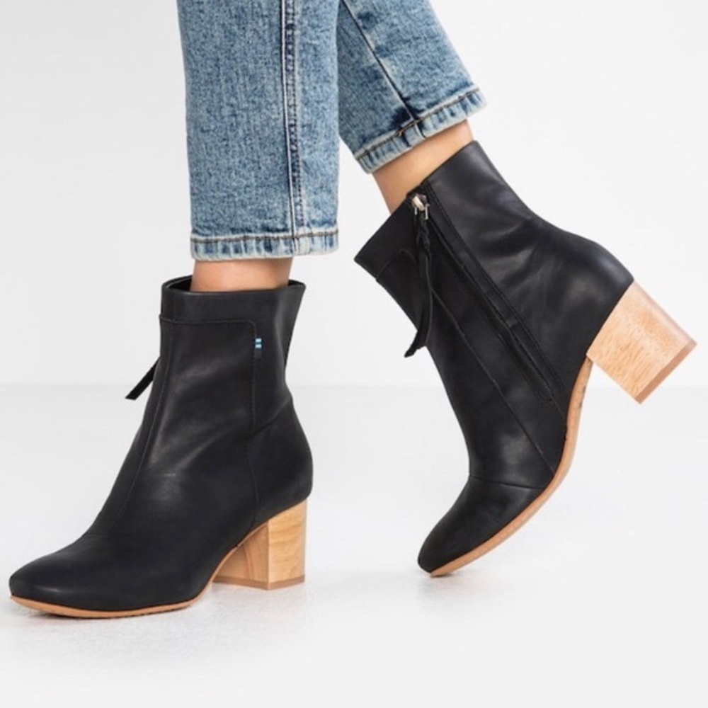 TOMS Elvie black leather booties size 7